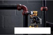 Гайковерт DeWalt DCF921P2T-QW (с 2-мя АКБ, кейс)