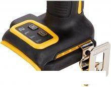 Гайковерт DeWalt DCF921P2T-QW (с 2-мя АКБ, кейс)