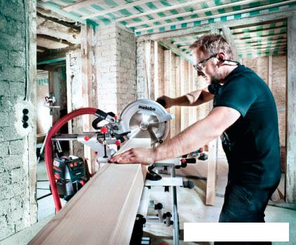 Торцовочная Metabo KGS 305 M