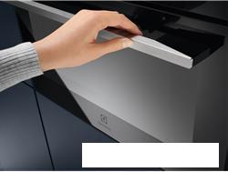 Электрический духовой шкаф Electrolux CombiQuick KVLBE08X