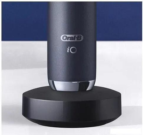 Электрическая зубная щетка Oral-B iO 9n (черный)