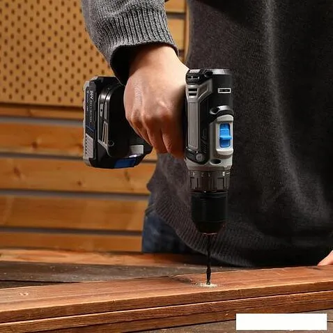 Дрель-шуруповерт Deko DKCD20V PRO 080-1001 (с 2-мя АКБ, кейс, оснастка)