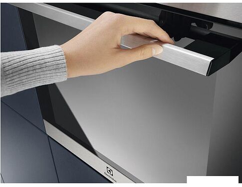 Электрический духовой шкаф Electrolux SurroundCook FLEX 600 EOF3H40BX