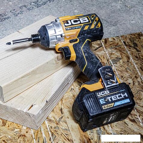 Винтоверт JCB 18BLID-B-E (без АКБ)