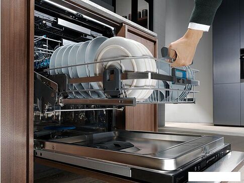 Встраиваемая посудомоечная машина Electrolux EEC767310L