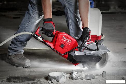 Бензорез Milwaukee М18 FCOS230-121 4933499175 (с 1-им АКБ)