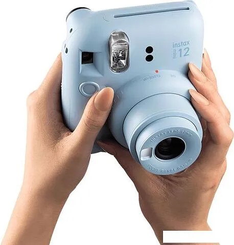 Фотоаппарат Fujifilm Instax Mini 12 (голубой) + голубой чехол Sundays с ремнем