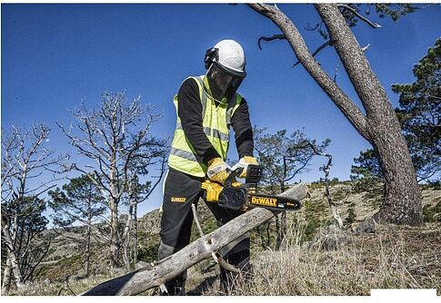 Аккумуляторная пила DeWalt DCM565N-XJ (без АКБ)