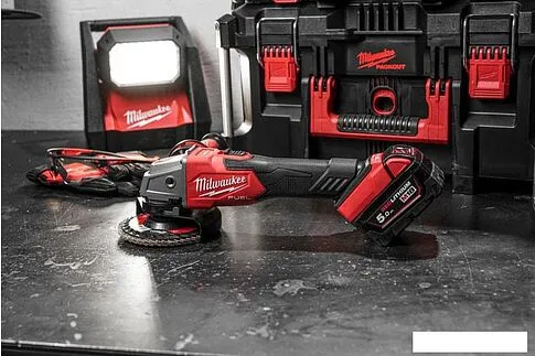 Угловая шлифмашина Milwaukee M18 FSAG125XB-502X Fuel 4933478430 (с 2-мя АКБ)