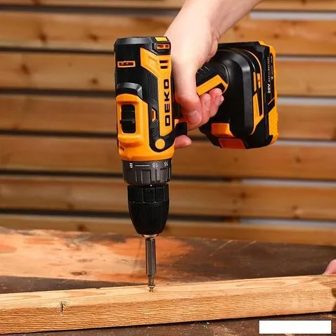 Дрель-шуруповерт Deko GCD20DU PRO Set63 083-1039 (с 2-мя АКБ, кейс)