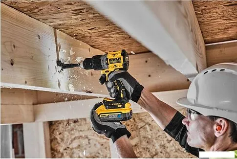 Ударная дрель-шуруповерт DeWalt DCD805H2T (с 2-мя АКБ 5 Ач, кейс)