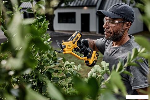 Секатор DeWalt DCMPP568P1 (с 1-им АКБ)
