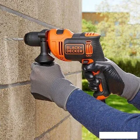 Ударная дрель Black & Decker BEH710