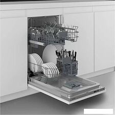 Встраиваемая посудомоечная машина Hotpoint HIS 1D67