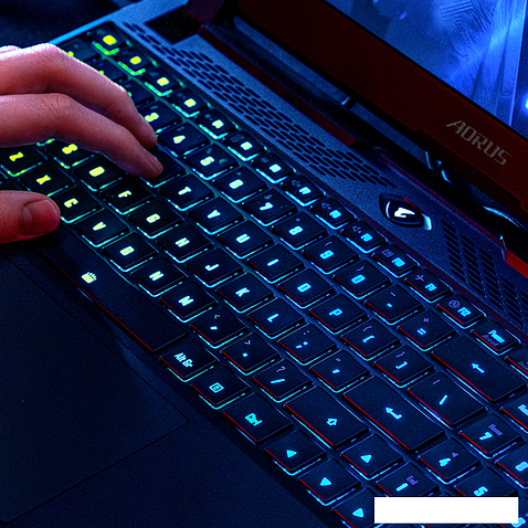 Игровой ноутбук Gigabyte Aorus 15 XE5 XE5-73RU544UH