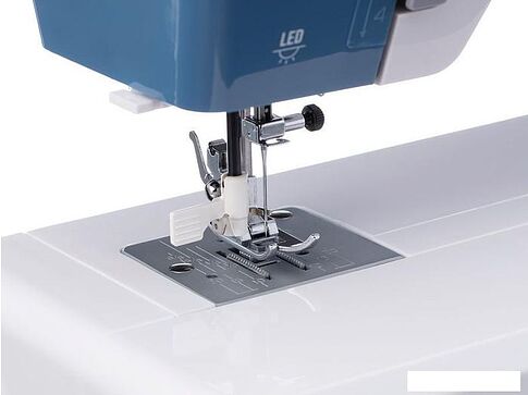 Электромеханическая швейная машина Chayka SewLux 200