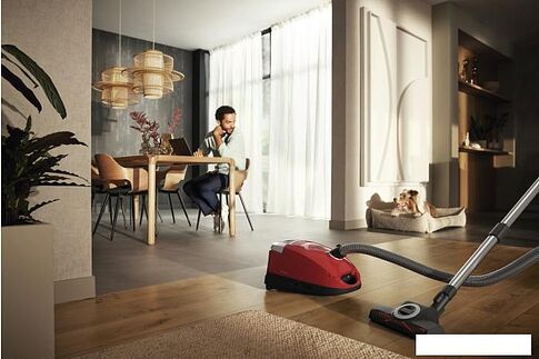 Пылесос Miele Compact C2 Cat & Dog SDBF5 (красный)