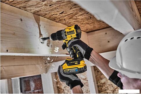 Ударная дрель-шуруповерт DeWalt DCD805H2T (с 2-мя АКБ 5 Ач, кейс)