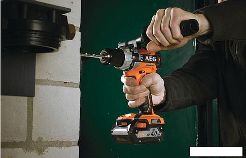 Ударный шуруповерт AEG Powertools BSB 18C2BL LI-402C 4935464097 (с 2-мя АКБ, кейс)