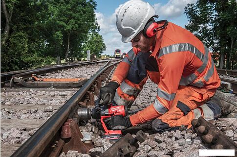 Гайковерт Milwaukee M18 ONEFHIWF1-802X 4933499254 (с 2-мя АКБ, кейс)