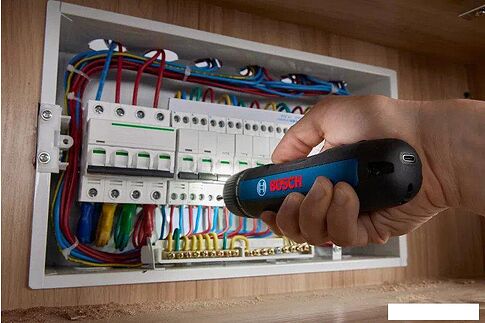 Электроотвертка Bosch Go Professional 06019H2200 (с АКБ, кейс)