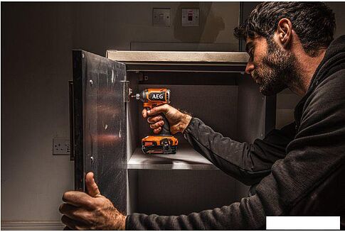 Винтоверт AEG Powertools BSS 18SBL2-0 4935480059 (без АКБ)