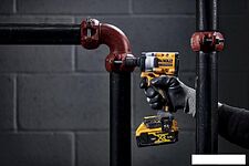 Гайковерт DeWalt DCF922P2T (с 2-мя АКБ, кейс)