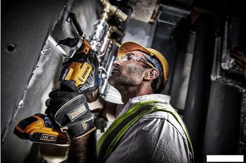 Реноватор DeWalt DCS355D2 (с 2-мя АКБ, кейс)