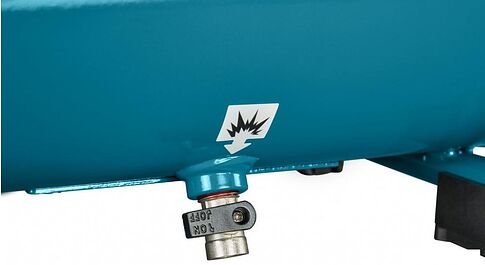 Компрессор Makita AC001GZ (без АКБ)