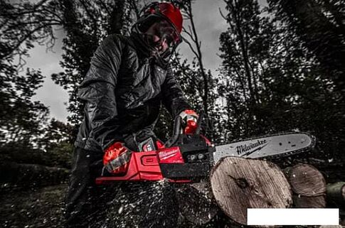 Аккумуляторная пила Milwaukee M18 FCHSC-0 (без АКБ)