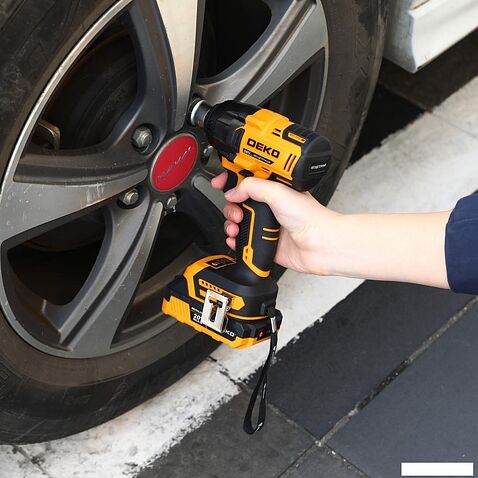 Гайковерт Deko DKIS-Li Set 083-1083 (с 2-мя АКБ, кейс)