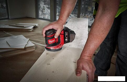 Эксцентриковая шлифмашина Milwaukee M18 BOS125-502B 4933464229 (с 2-мя АКБ, сумка)