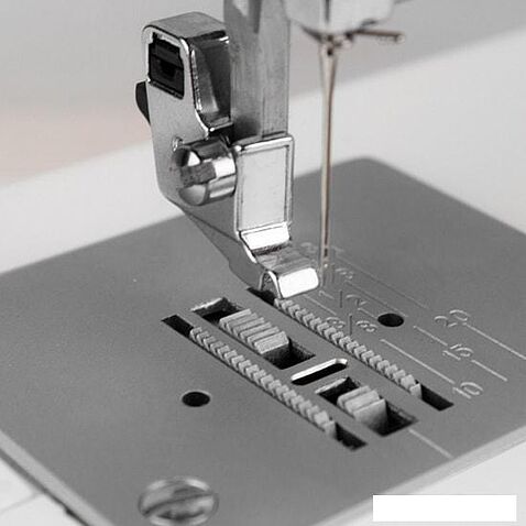 Электромеханическая швейная машина Jaguar June 12