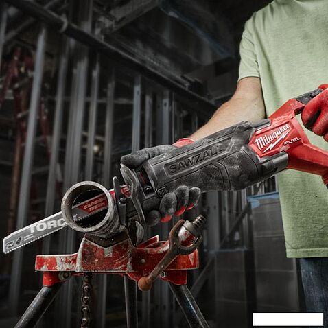 Сабельная пила Milwaukee M18 FSZ100P 4933498242 (с 2-мя АКБ, кейс)