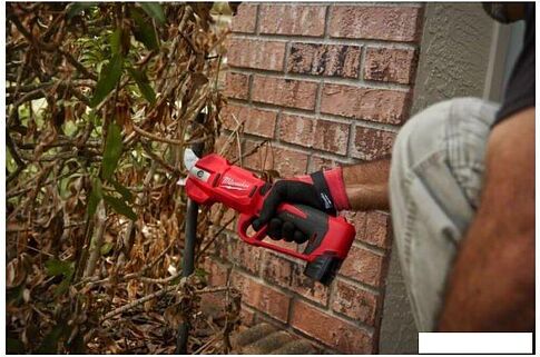 Секатор Milwaukee M12BLPRS-202 4933480115 (с 2-мя АКБ)