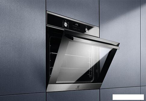 Электрический духовой шкаф Electrolux COF6P76BX