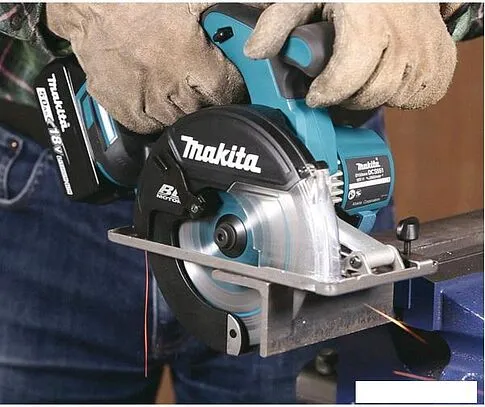Дисковая пила Makita DCS551RMJ