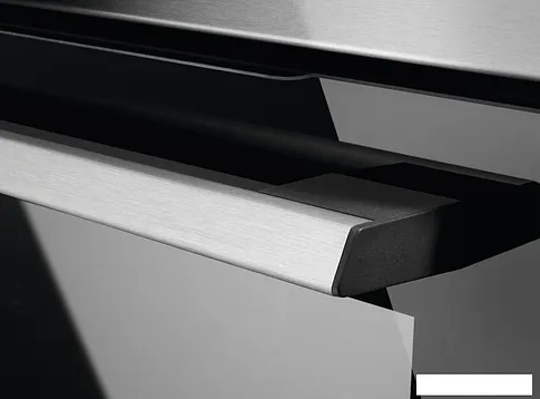 Духовой шкаф Electrolux EOE7P31X