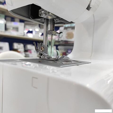 Электромеханическая швейная машина Leader Sewmagic