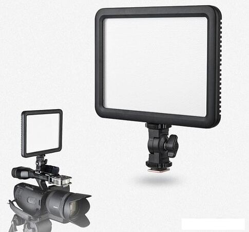 Лампа Godox LEDP120C накамерный