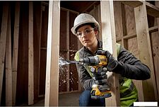 Ударная дрель-шуруповерт DeWalt DCD805E2T (с 2-мя АКБ 1.7 Ач, кейс) Ударная дрель-шуруповерт DeWalt DCD805E2T (с 2-мя АКБ 1.7 Ач, кейс)