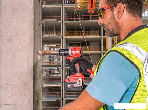 Ударная дрель-шуруповерт Milwaukee M18 M18BLPDRC-422C 4933492825 (с 2-мя АКБ 2 Ач + 4 Ач, кейс)