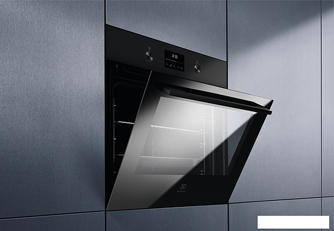 Электрический духовой шкаф Electrolux SteamBake 600 KODFC77H