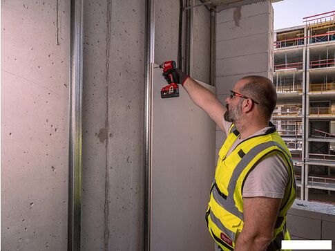 Винтоверт Milwaukee M18 BLIDRCMC-402C 4933499457 (с 2-мя АКБ, кейс)