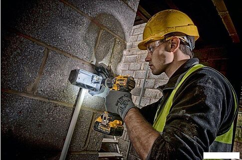 Ударная дрель-шуруповерт DeWalt DCD796P1 (с 1-им АКБ, кейс)