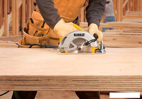 Дисковая пила DeWalt DWE576K