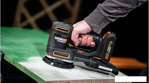 Виброшлифмашина Worx WX820 (с АКБ, кейс)