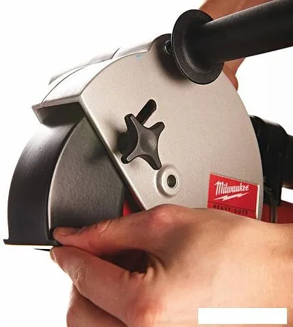 Штроборез Milwaukee WCE 30 [4933383855]