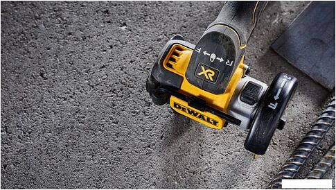 Дисковая (циркулярная) пила DeWalt DCS438B-XJ (без АКБ)