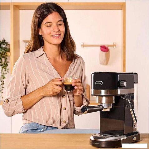 Рожковая помповая кофеварка Solac Taste Slim Black